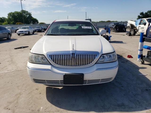 Photo 5 from auction – 2005 LINCOLN TOWN CAR S with VIN 1LNHM81W15Y613872