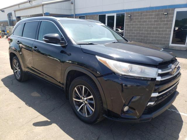 Photo 4 from auction – 2018 TOYOTA HIGHLANDER with VIN 5TDJZRFH2JS523871