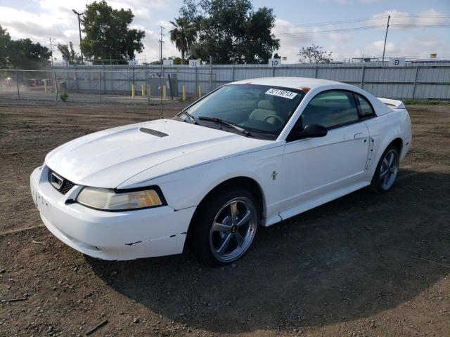 FORD MUSTANG 2000 مع رقم تعريف المركبة 1FAFP4048YF207704 - صورة من المزاد
