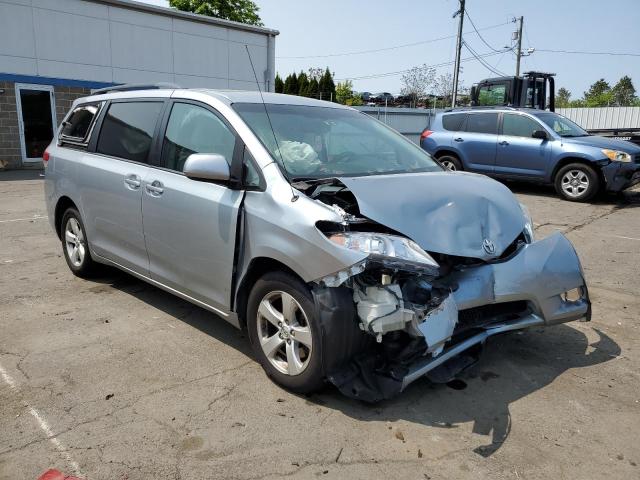 Photo 4 from auction – 2013 TOYOTA SIENNA LE with VIN 5TDKK3DC7DS404876
