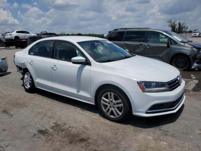 Photo 4 from auction – 2018 VOLKSWAGEN JETTA S with VIN 3VW2B7AJ0JM207664