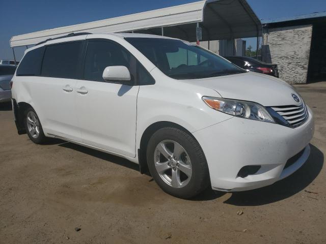 Photo 4 from auction – 2017 TOYOTA SIENNA LE with VIN 5TDKZ3DC2HS896007