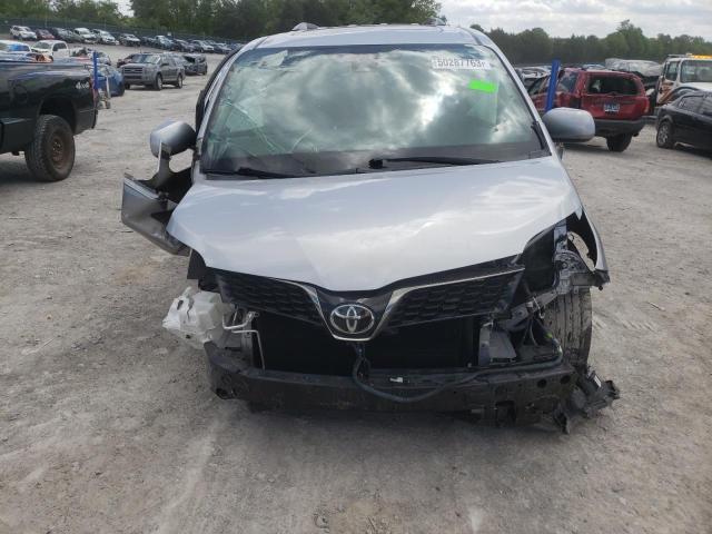 Photo 5 from auction – 2018 TOYOTA SIENNA SE with VIN 5TDXZ3DC0JS910031