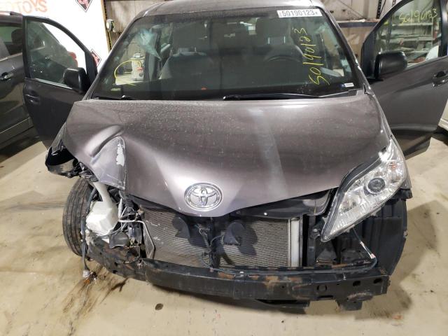 Photo 11 from auction – 2015 TOYOTA SIENNA with VIN 5TDZK3DC2FS651823
