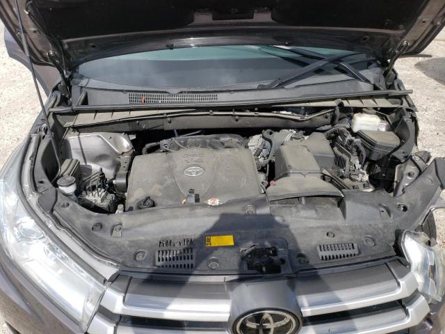 Photo 12 from auction – 2018 TOYOTA HIGHLANDER with VIN 5TDJZRFH5JS828040