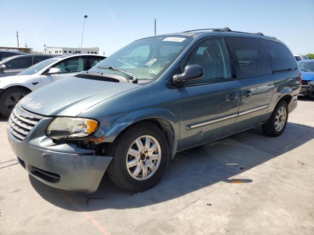 CHRYSLER TOWN & COU 2005 with VIN 2C4GP54L65R545628 - Photo from auction