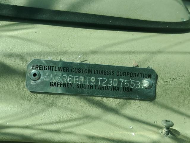 Photo 10 from auction – 1996 FREIGHTLINER CHASSIS X with VIN 4UZR6BR19T2307653
