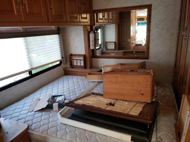 Photo 6 from auction – 2003 FORD MOTORHOME with VIN 1FCNF53S630A02645