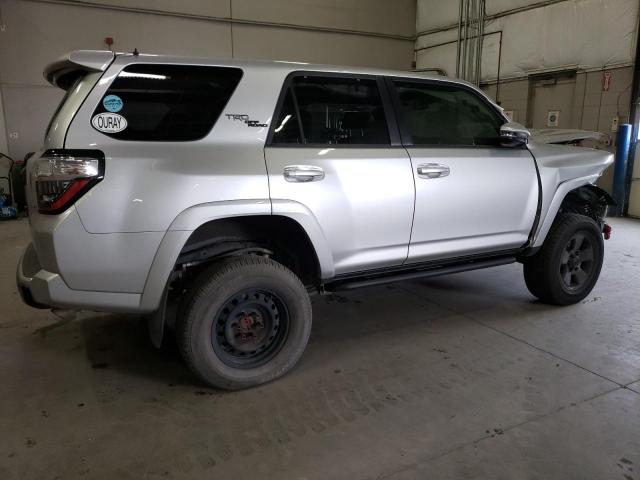 Photo 3 from auction – 2018 TOYOTA 4RUNNER SR with VIN JTEBU5JR3J5511337