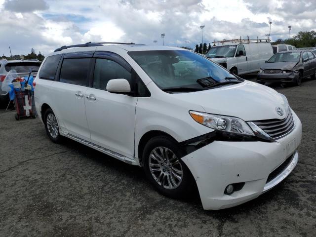 Photo 4 from auction – 2011 TOYOTA SIENNA XLE with VIN 5TDYK3DC1BS133322
