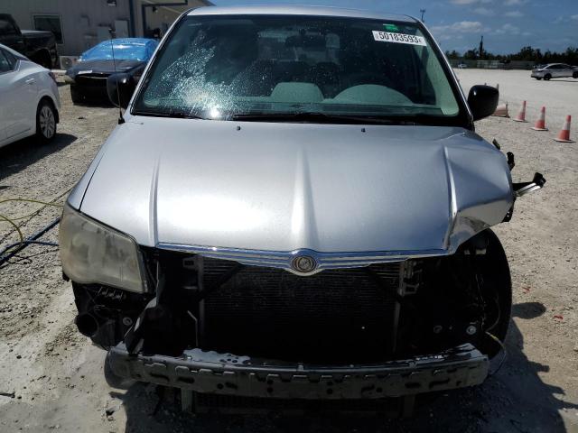 Photo 5 from auction – 2010 CHRYSLER TOWN & COU with VIN 2A4RR4DE4AR174004