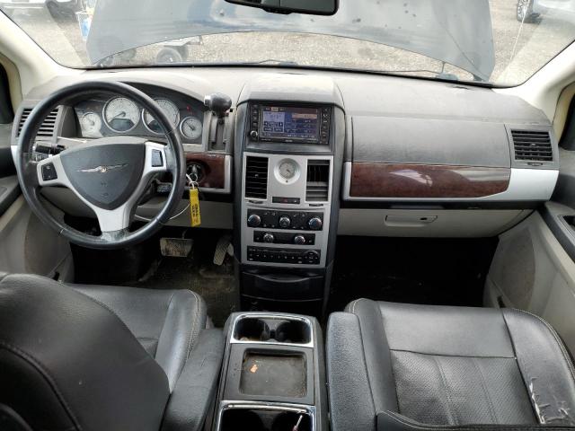 Photo 8 from auction – 2010 CHRYSLER TOWN & COU with VIN 2A4RR8DX6AR404571