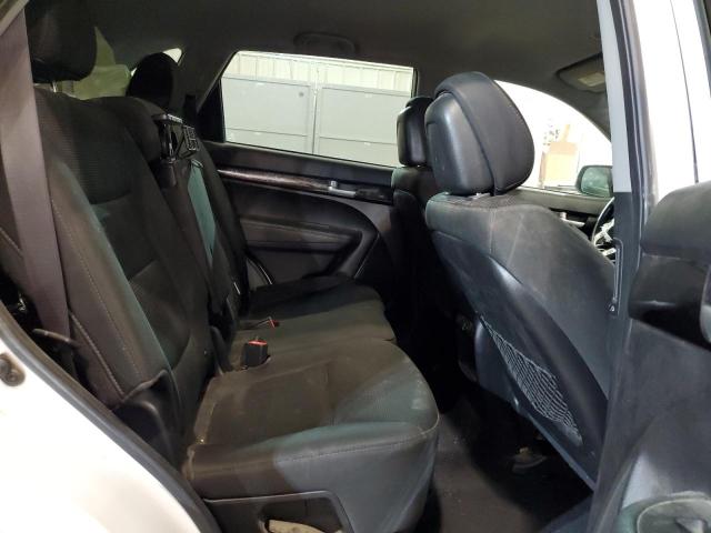 Photo 11 from auction – 2015 KIA SORENTO LX with VIN 5XYKTDA72FG579837