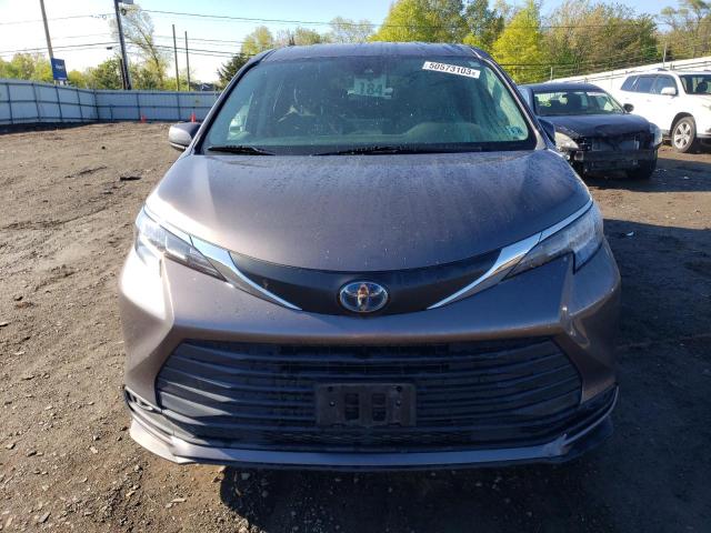 Photo 5 from auction – 2021 TOYOTA SIENNA LE with VIN 5TDKRKECXMS014889