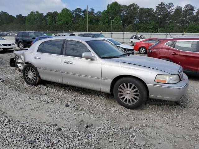 Photo 4 from auction – 2004 LINCOLN TOWN CAR E with VIN 1LNHM81W94Y611561
