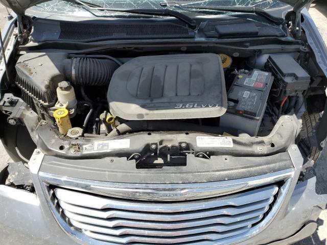 Photo 12 from auction – 2015 CHRYSLER TOWN & COU with VIN 2C4RC1BG2FR728044