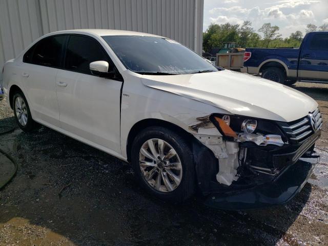 Photo 4 from auction – 2014 VOLKSWAGEN PASSAT S with VIN 1VWAT7A3XEC076437