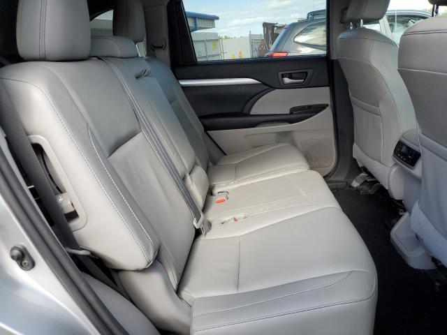 Foto 11 de la subasta – 2016 TOYOTA HIGHLANDER con VIN 5TDJKRFH8GS262999