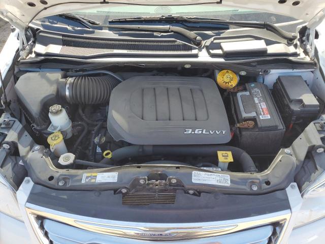 Photo 12 from auction – 2016 CHRYSLER TOWN & COU with VIN 2C4RC1BG2GR252640