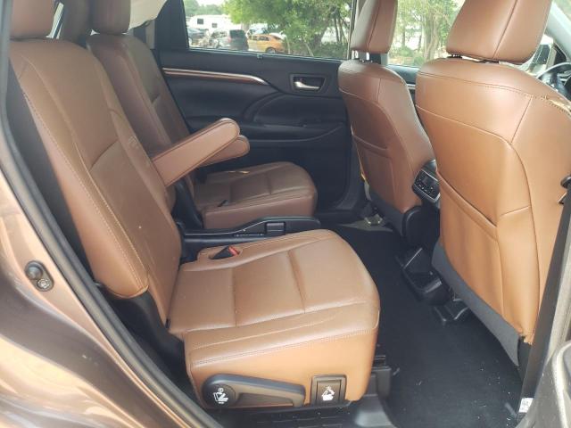 Photo 11 from auction – 2018 TOYOTA HIGHLANDER with VIN 5TDYZRFH7JS241191