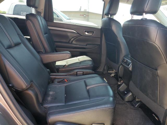 Photo 11 from auction – 2018 TOYOTA HIGHLANDER with VIN 5TDJZRFH4JS817658