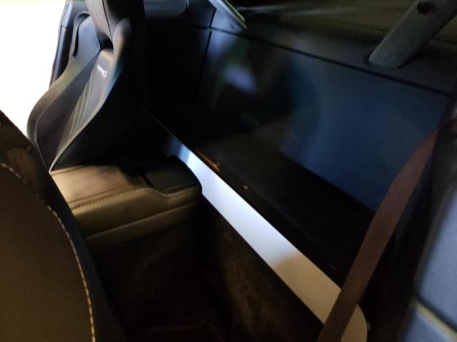Photo 10 from auction – 2011 ASTON MARTIN V8 VANTAGE with VIN SCFEKBDLXBGC15321
