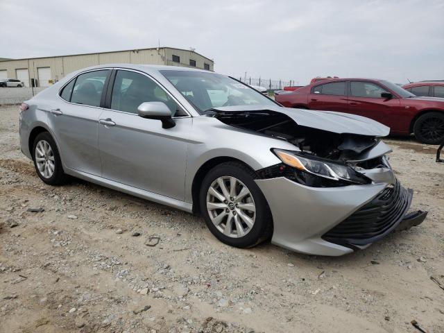 Photo 4 from auction – 2018 TOYOTA CAMRY with VIN 4T1B11HK5JU072853