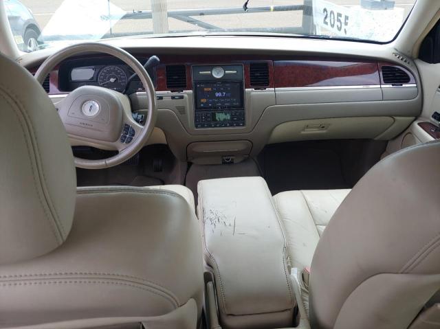 Photo 9 from auction – 2004 LINCOLN TOWN CAR E with VIN 1LNHM81W54Y651149