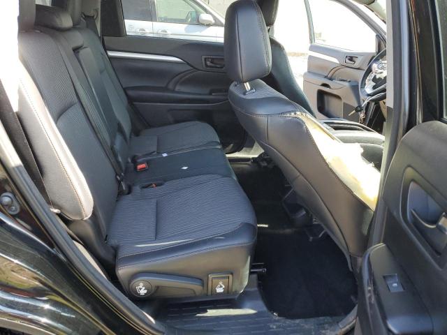 Photo 11 from auction – 2018 TOYOTA HIGHLANDER with VIN 5TDBZRFH3JS903001