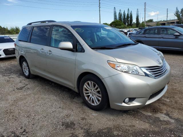 Photo 4 from auction – 2016 TOYOTA SIENNA XLE with VIN 5TDYK3DC1GS744765