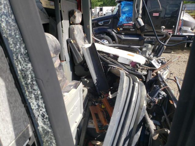 Photo 5 from auction – 2001 VAN HOOL T2100 with VIN YE2TC13B212044228