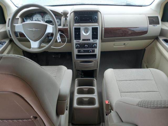 Photo 8 from auction – 2010 CHRYSLER TOWN & COU with VIN 2A4RR4DE2AR137405