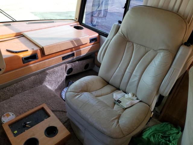 Photo 5 from auction – 2002 WINNEBAGO ADVENTURER with VIN 5B4MP67G423340133