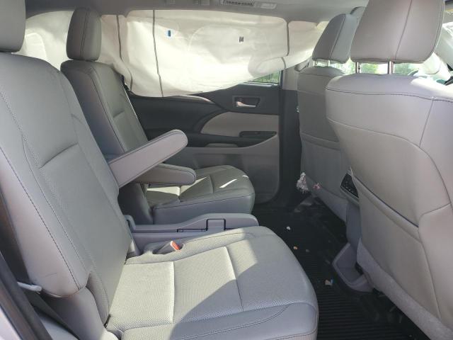 Photo 11 from auction – 2018 TOYOTA HIGHLANDER with VIN 5TDDZRFH9JS499792
