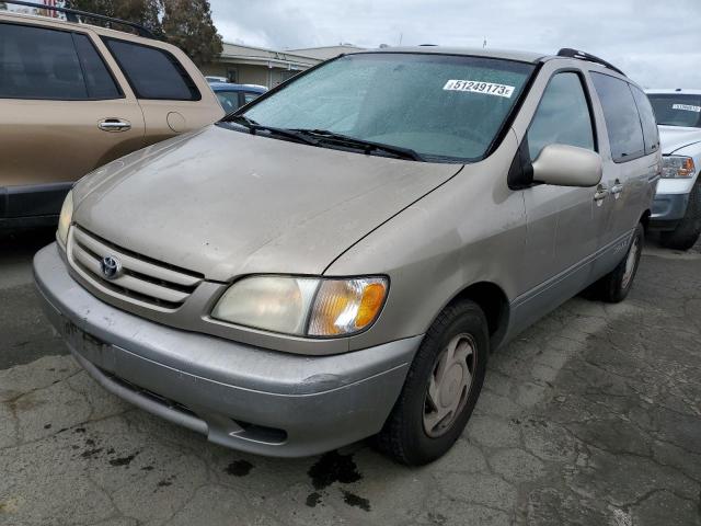 TOYOTA SIENNA LE 2002 with VIN 4T3ZF13C92U493872 - Photo from auction