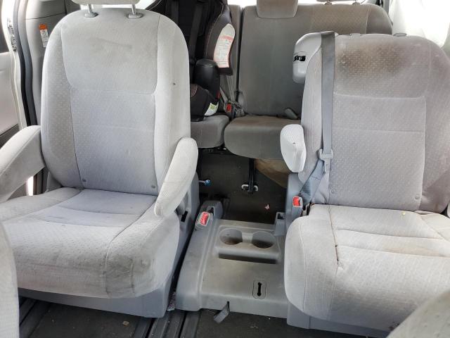 Photo 10 from auction – 2018 TOYOTA SIENNA LE with VIN 5TDKZ3DC0JS909262