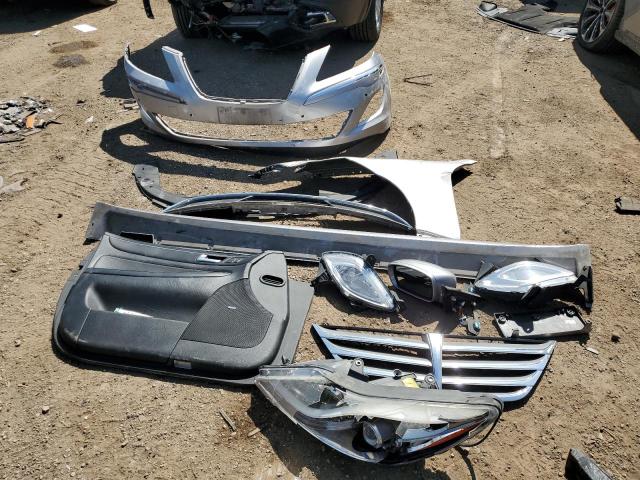 Photo 12 from auction – 2012 HYUNDAI GENESIS 5. with VIN KMHGC4DH2CU164372