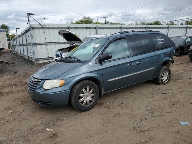 CHRYSLER TOWN & COU 2005 with VIN 2C4GP54L95R506404 - Photo from auction