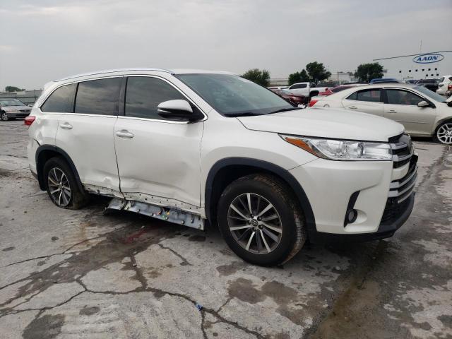 Photo 4 from auction – 2017 TOYOTA HIGHLANDER with VIN 5TDKZRFH5HS511454