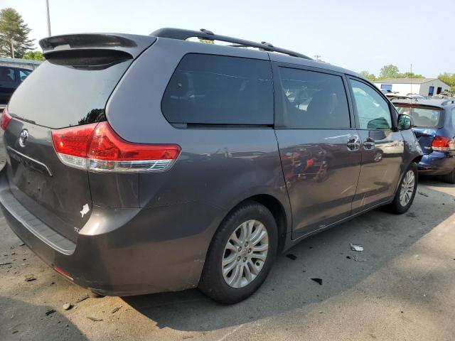 Photo 3 from auction – 2013 TOYOTA SIENNA XLE with VIN 5TDYK3DC1DS353191