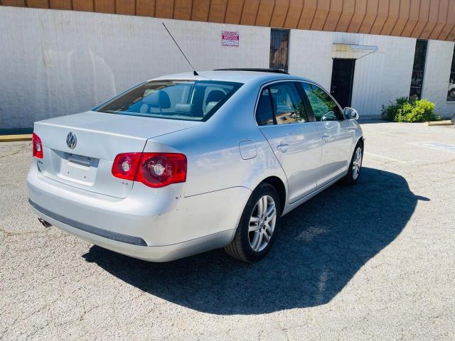 Photo 3 from auction – 2007 VOLKSWAGEN JETTA WOLF with VIN 3VWEG71K67M192619