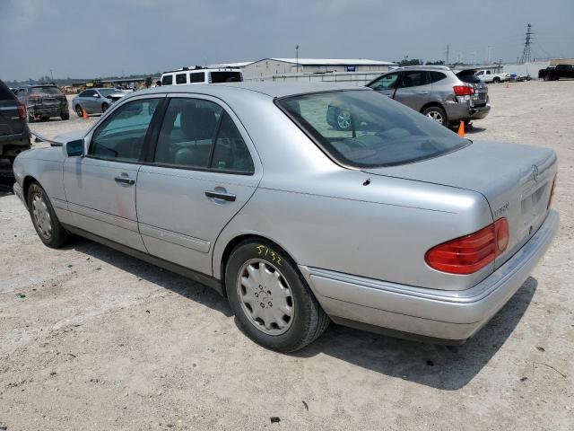 Photo 2 from auction – 1996 MERCEDES-BENZ E 320 with VIN WDBJF55F6TJ004306