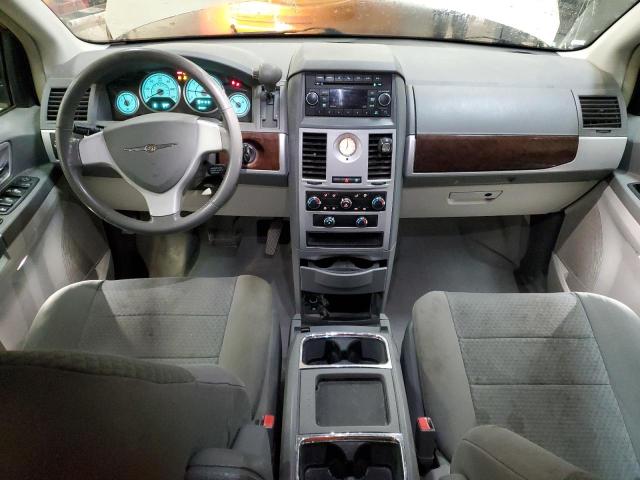Photo 8 from auction – 2010 CHRYSLER TOWN & COU with VIN 2A4RR5D15AR271652