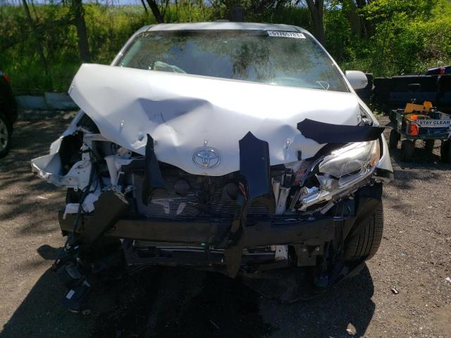 Photo 5 from auction – 2015 TOYOTA SIENNA XLE with VIN 5TDDK3DCXFS125627