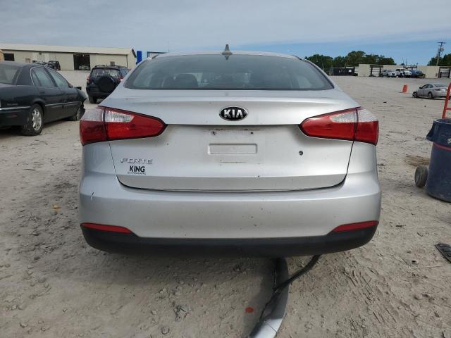Foto 6 de la subasta – 2014 KIA FORTE LX con VIN KNAFK4A63E5207973
