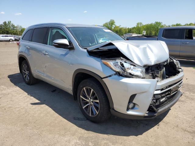 Photo 4 from auction – 2018 TOYOTA HIGHLANDER with VIN 5TDJZRFH9JS536455
