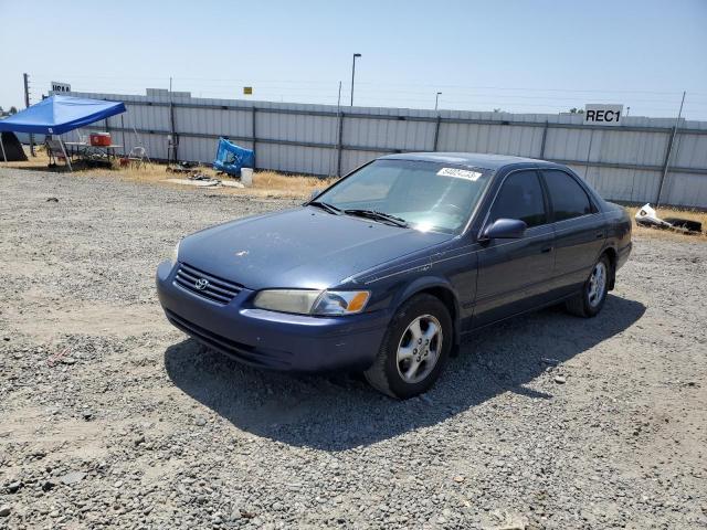 TOYOTA CAMRY 1998 with VIN 4T1BF28K7WU063957 - Photo from auction