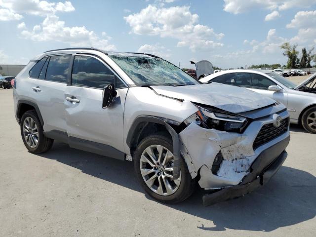 Photo 4 from auction – 2022 TOYOTA RAV4 XLE P with VIN 2T3C1RFV2NC197971