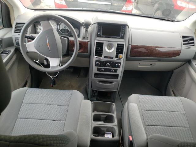 Photo 8 from auction – 2010 CHRYSLER TOWN & COU with VIN 2A4RR2D1XAR448663