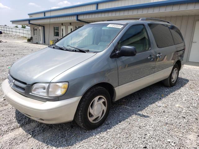 TOYOTA SIENNA LE 2000 with VIN 4T3ZF13C7YU233303 - Photo from auction